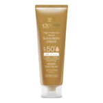 کرم ضد آفتاب رنگی سینره، SPF 50، مدل Natural Beige، مناسب انواع پوست با تنالیته متوسط و حجم 50 میلی‌لیتر، محافظت‌کننده در برابر اشعه‌های UVA و UVB، مرطوب‌کننده و فاقد پارابن، PA+++، دارای فرمولاسیون فاقد چربی و آنتی اکسیدان، با ماندگاری 2 ساعته