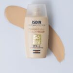 کرم ضدآفتاب رنگی ایزدین SPF50 مدل فیوژن واتر مناسب برای انواع پوست، حجم 50 میلی‌لیتر