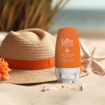 فلوئید ضد آفتاب بدون رنگ الارو SPF50 مدل Ultra Light تحت لیسانس محافظ UVA ،UVB، مرطوب‌کننده مناسب پوست‌‌های چرب و مختلط حجم 50 میلی‌لیتر