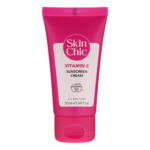 کرم ضد آفتاب بی‌رنگ صورت اسکین شیک SPF 50 مدل Vitamin E ‌مناسب برای انواع پوست حجم 50 میلی‌لیتر