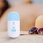 کرم ضد آفتاب بی‌رنگ استلین، 80 SPF، مدل ultra،  مناسب انواع پوست با حجم 100 میلی لیتر، محافظت‌کننده در برابر اشعه‌های UVA و UVB، مرطوب‌کننده، فاقد پارابن، PA+++، ضد پیری، دارای فرمولاسیون فاقد چربی، با ماندگاری 3 ساعته