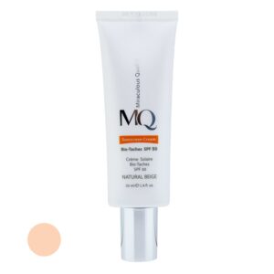 کرم ضدآفتاب رنگی ام کیو SPF50 مدل NATURAL BEIGE BIO TACHES مناسب انواع پوست، حجم 55 میلی‌لیتر